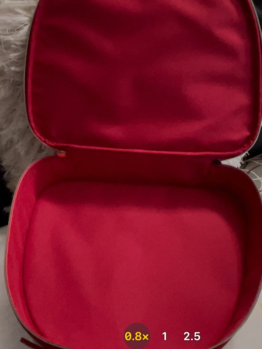 ❤️ESTÉE LAUDER Red Polka Dot Print Cosmetic Case❤️